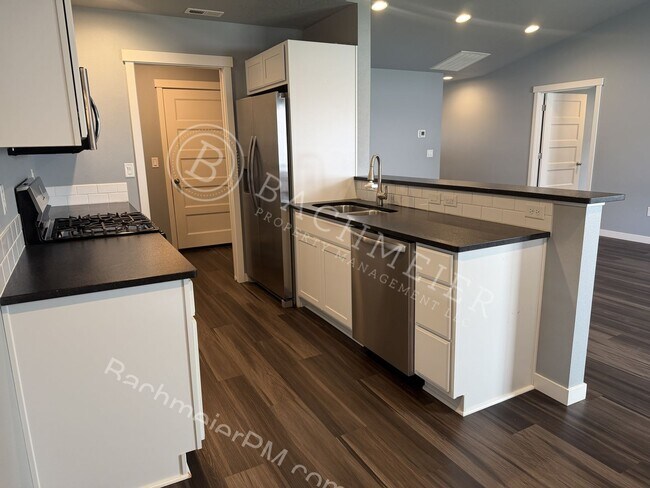 Building Photo - 151 SW Nye Ave