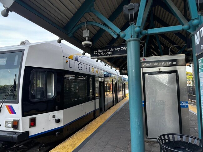 Building Photo - 55 Mallory Ave