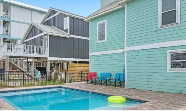 Building Photo - 1412 W Beach Blvd