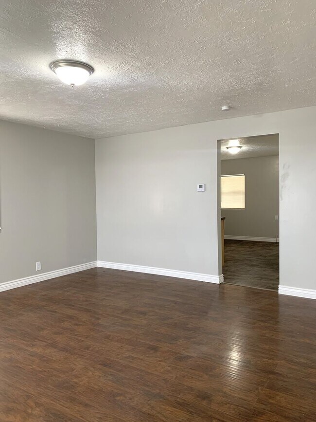 Building Photo - 423 E 450 S