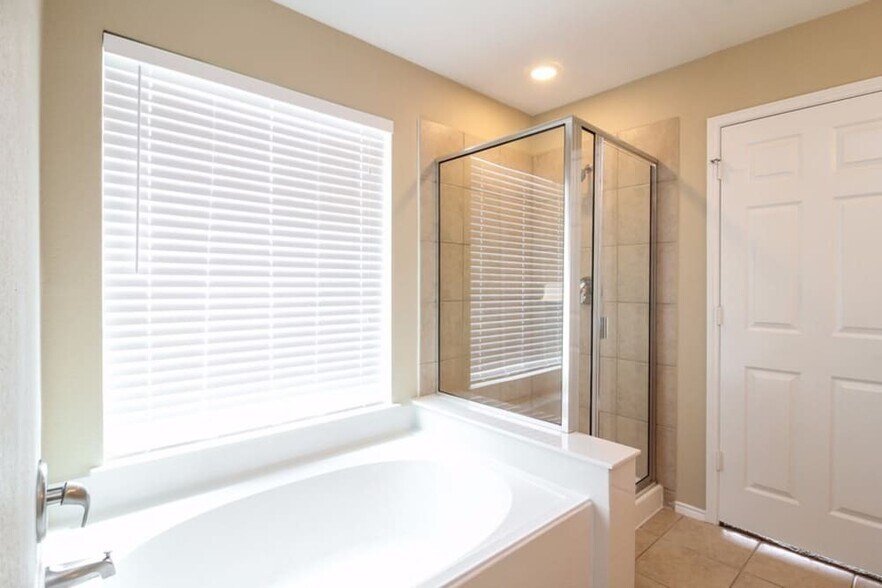 Building Photo - 8921 Puerto Vista Dr