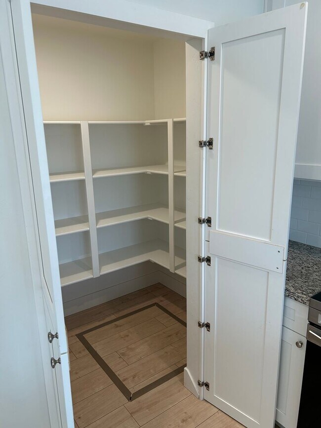 Building Photo - Old Farm Townhomes