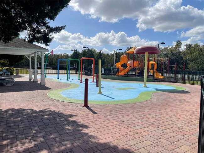 Building Photo - 4560 Yellowgold Rd E