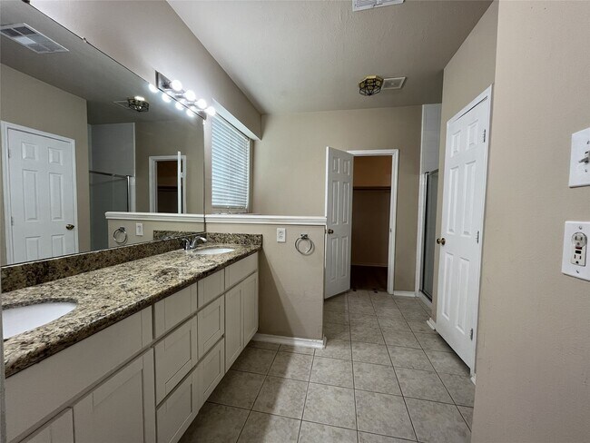 Building Photo - 2903 Surrey Trail Ln