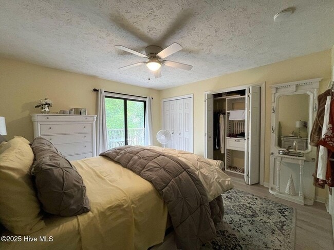 Building Photo - 940 Linden Rd