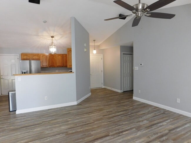 Building Photo - 305 Gibbs Rd