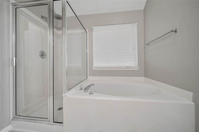 Building Photo - 22028 Knights Cove Dr