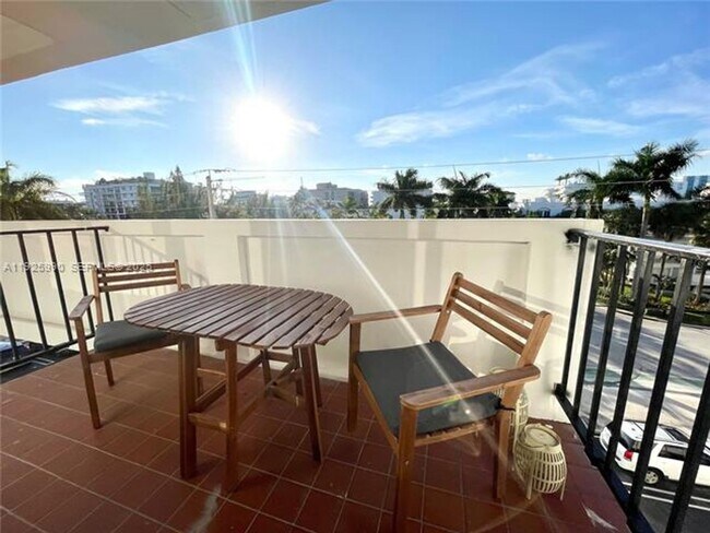 Building Photo - 10101 E Bay Harbor Dr