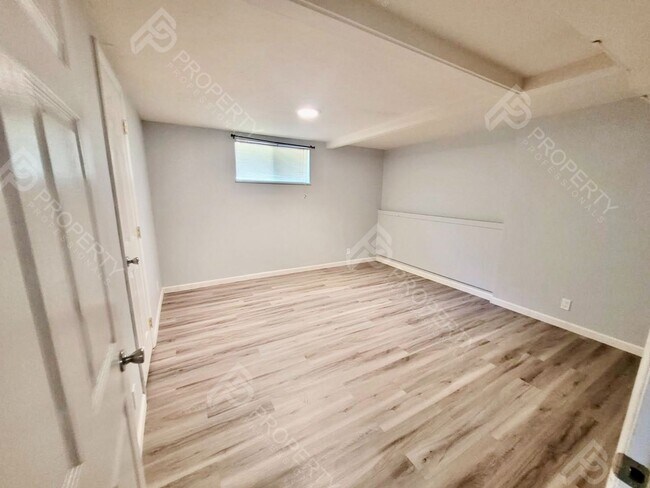Building Photo - 4 Bedroom Home in Downtown Rifle for Rent