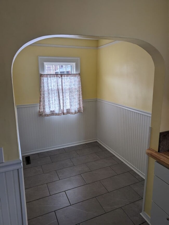 Building Photo - Cozy, Pet Friendly Northside Home