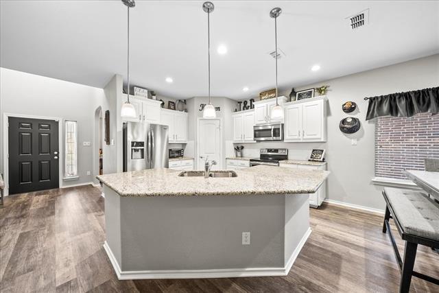 Building Photo - 2412 Lighthouse Dr