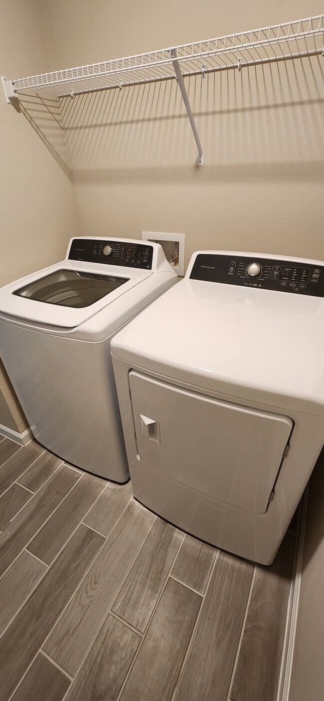 Building Photo - 93 Appleton Ct