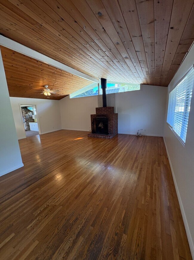 Building Photo - 217 Gridley Rd