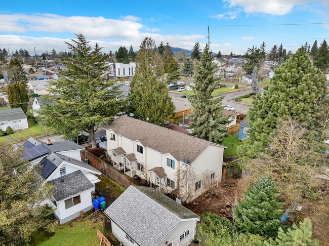 Building Photo - 99th Ave Tri-Plex-AT-4518