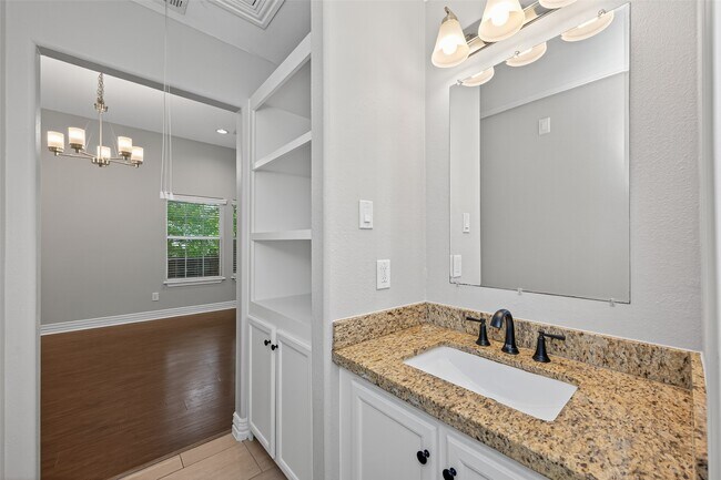 Building Photo - 2509 Moreau St