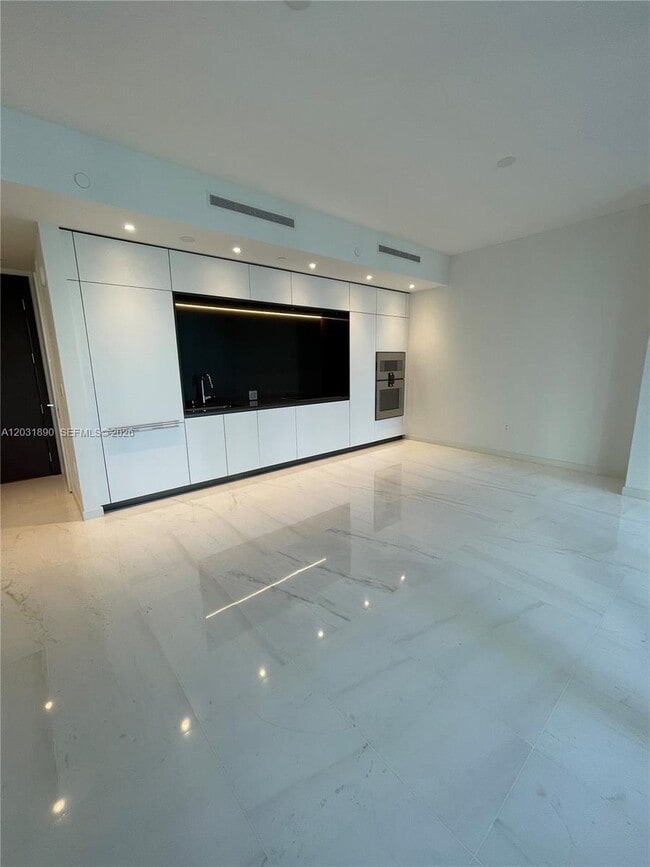 Building Photo - 300 Biscayne Blvd Way