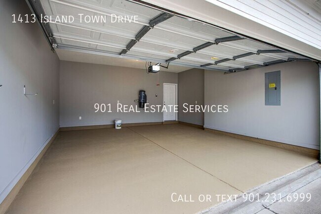 Building Photo - 1413 Island Town Dr