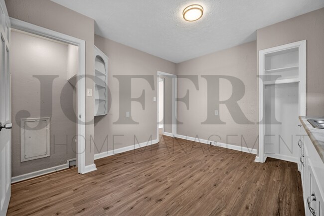 Building Photo - 868 Cordova Ave