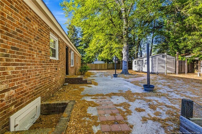 Building Photo - 325 Northview Dr