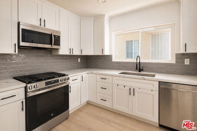 Building Photo - 4540 Catalpa St