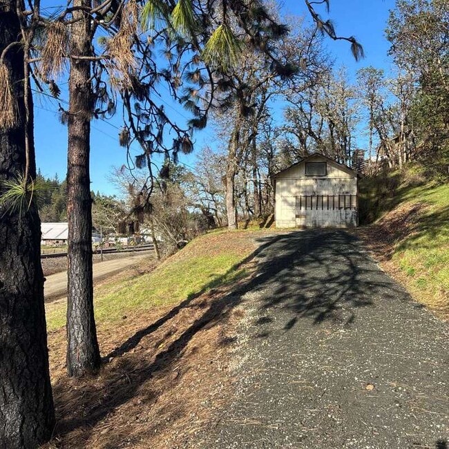 Building Photo - 274 Shakemill Rd