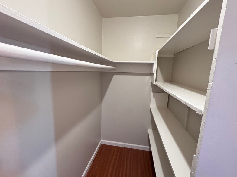 Extra large livingroom closet - 2985 E St