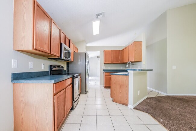 Building Photo - 13720 Meadowpark Ave