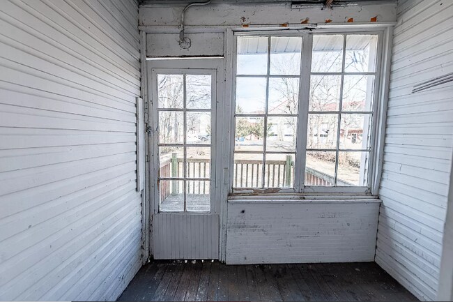 Building Photo - 711 E Normal St