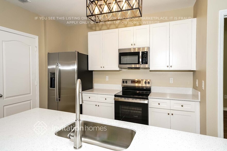 Building Photo - 532 White Coral Ln