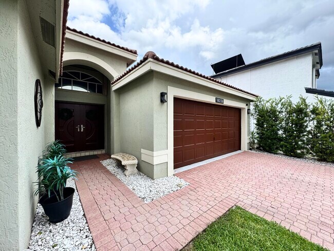 Building Photo - 18038 Rhumba Way