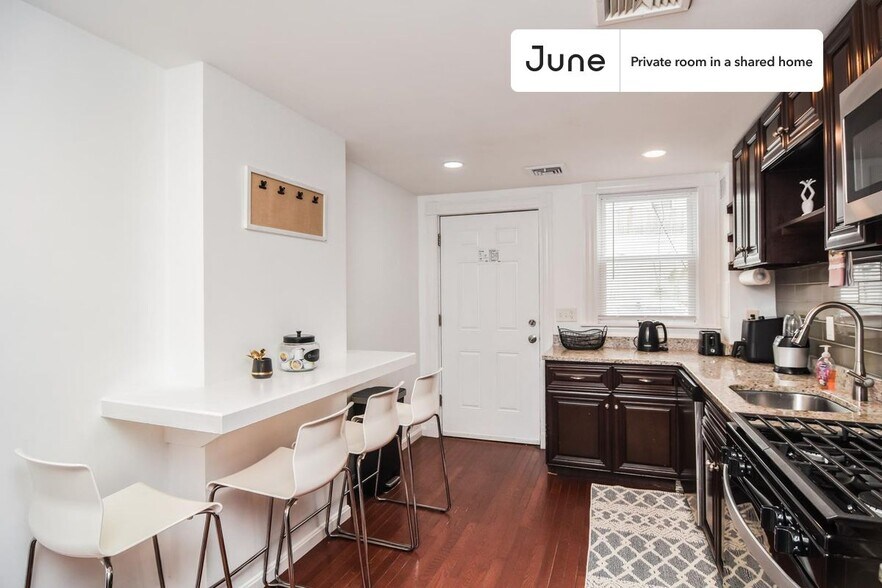 Building Photo - Room in Shared 7 bed/2 bath home in Allston