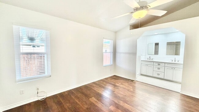 Building Photo - Lovely Single-Story Home in the Friendly a...
