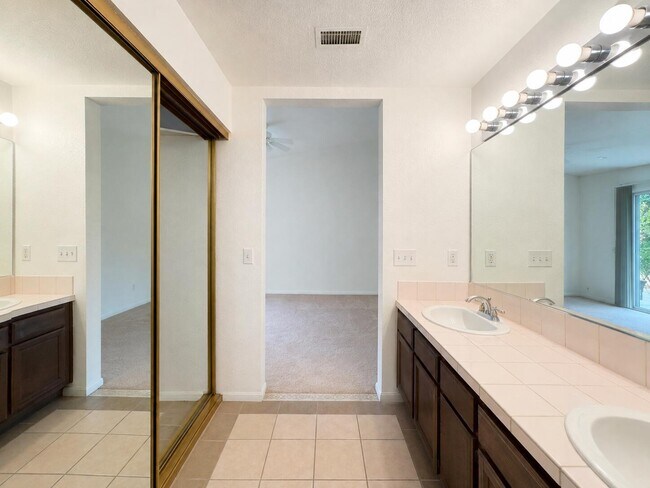 Building Photo - 68412 Descanso Cir