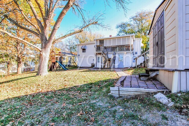 Building Photo - Raised Ranch | 3 Bedroom 2 Bathroom Home | Benson