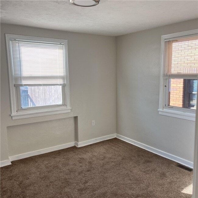 Building Photo - 881 Miller Ave