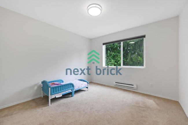 Building Photo - Charming 3-Bed with 2.5 Baths in Mountlake Terrace – Spacious 1561 Sq Ft Retreat!