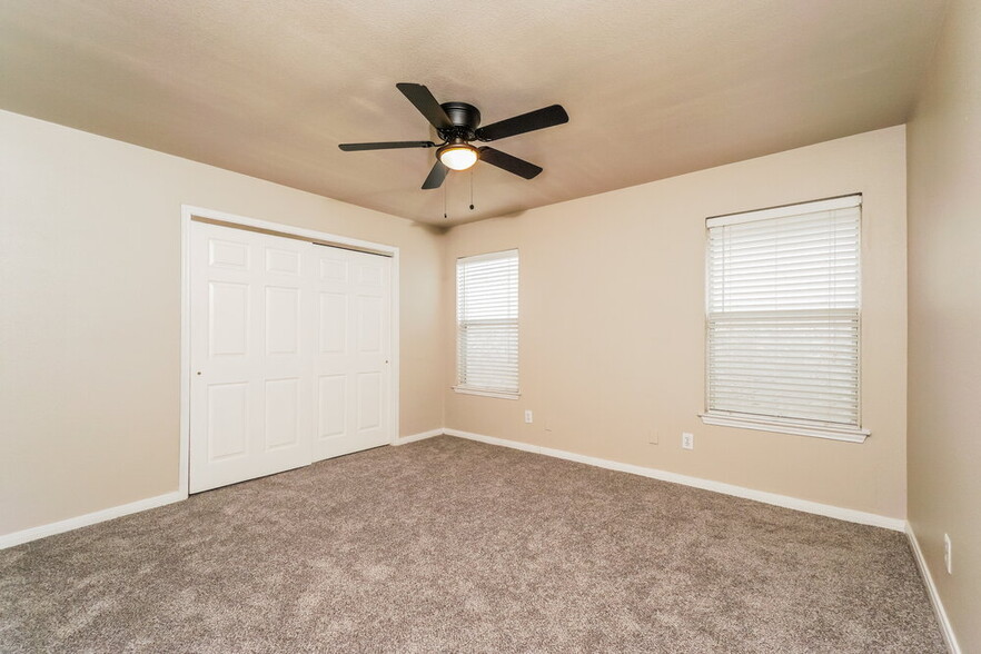 Building Photo - 417 Canterbury Ln