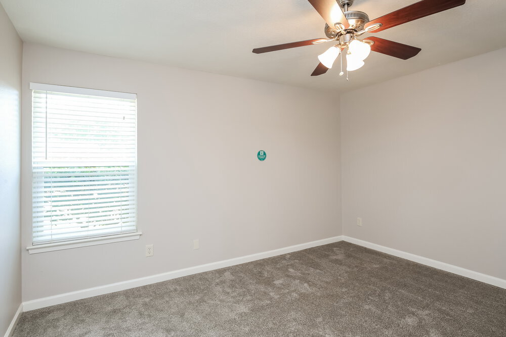 Building Photo - 5907 Willow Crest Dr
