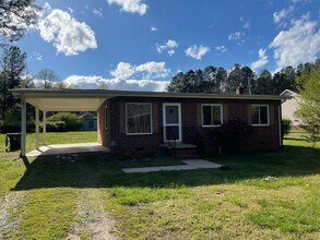 Building Photo - Adorable Two Bedroom House in the New Have...