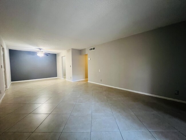 Building Photo - 9875 Pineapple Tree Dr