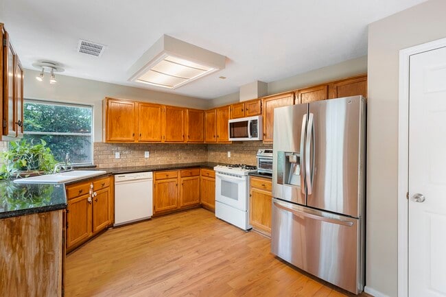 Building Photo - 207 N Dreamweaver Cir