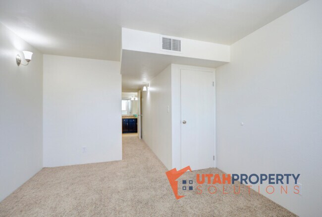Building Photo - 1180 Foothill Dr