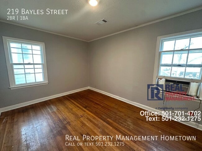 Building Photo - 219 Bayles St