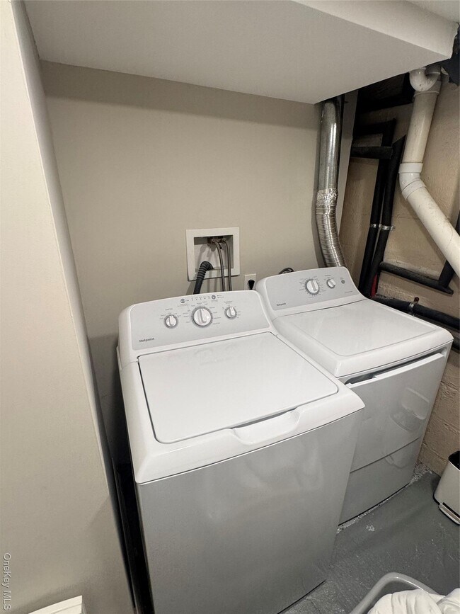 Building Photo - 570 Monroe Blvd