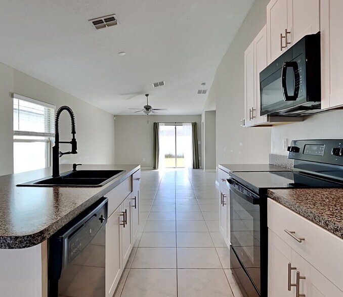 Building Photo - 14620 Dunrobin Dr