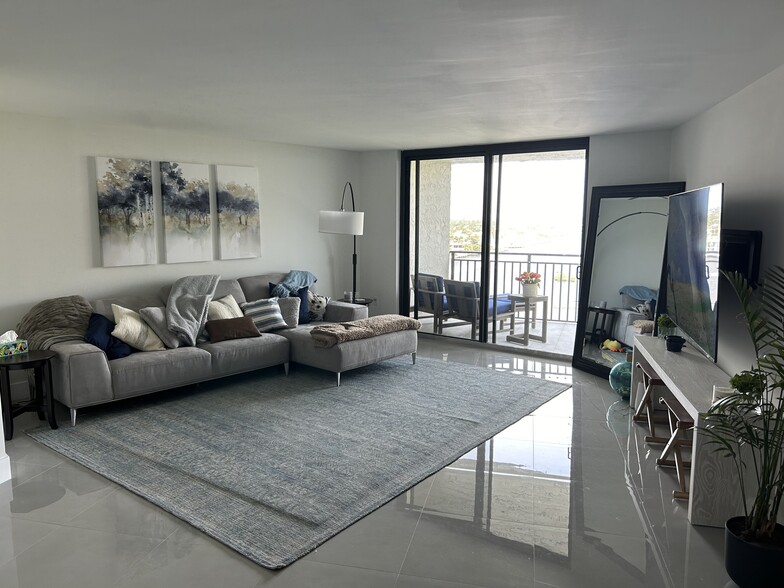 Primary Photo - 3912 S Ocean Blvd