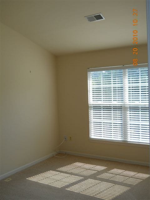 Building Photo - Walden Golf Course - Crofton Townhome - Av...