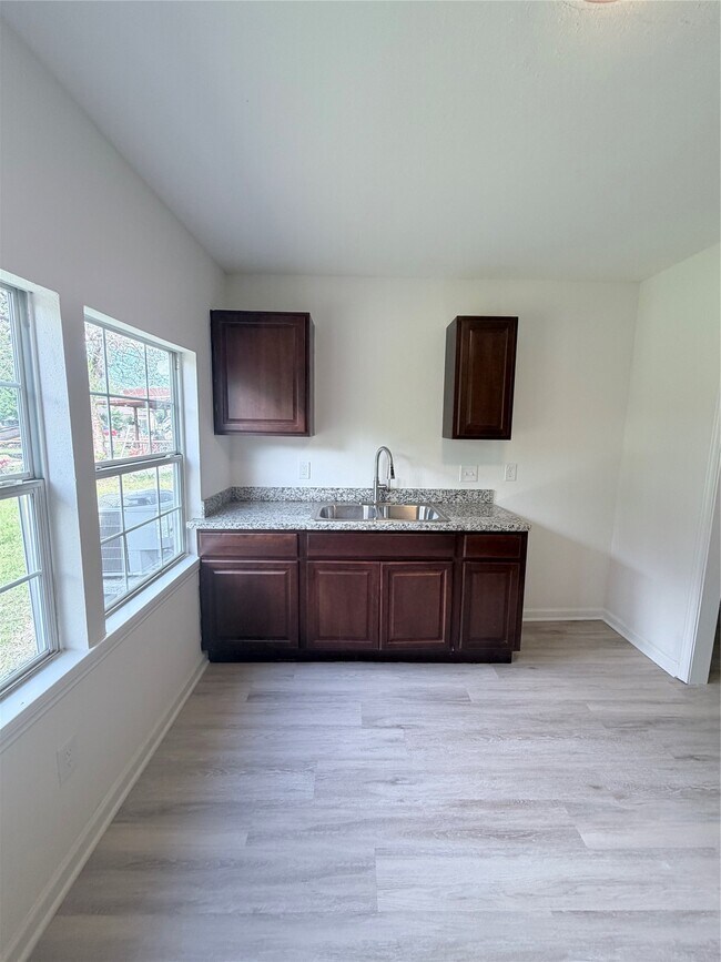 Building Photo - 8837 Oak Knoll Ln