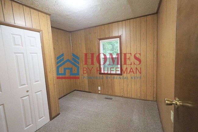 Building Photo - Two Bedroom House