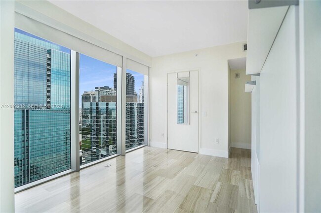 Building Photo - 1300 Brickell Bay Dr
